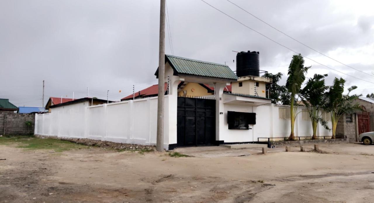Jambo Hideaway Lägenhet Dar es Salaam Exteriör bild